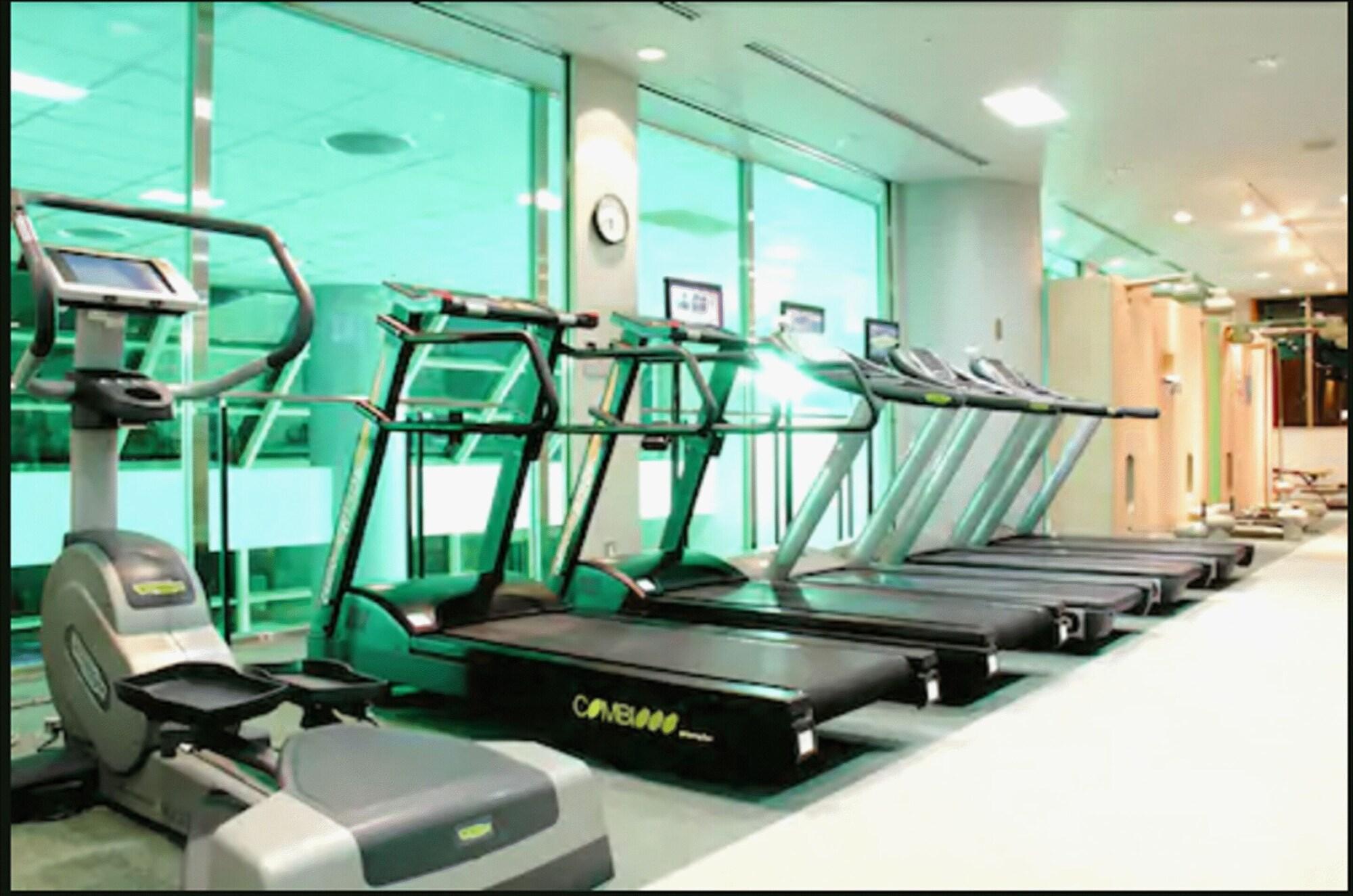 로이톤 삿포로 호텔 삿포로 시 외부 사진 A row of treadmills