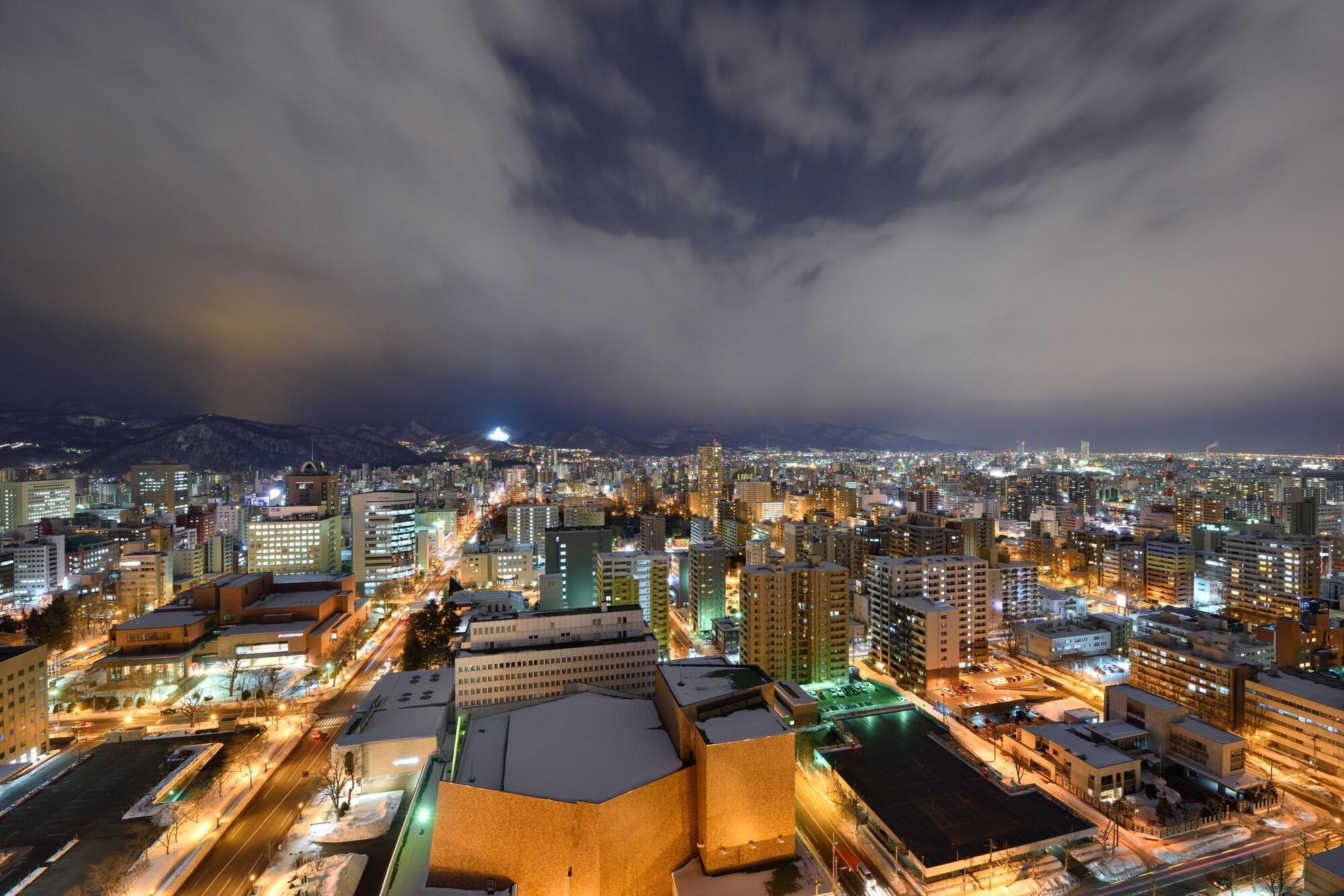 로이톤 삿포로 호텔 삿포로 시 외부 사진 Santiago skyline at night